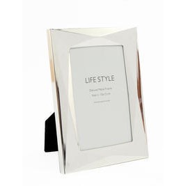 Photo Frame - Deluxe Silver Plated Frame 10cm x 15cm - (Lifestyle)