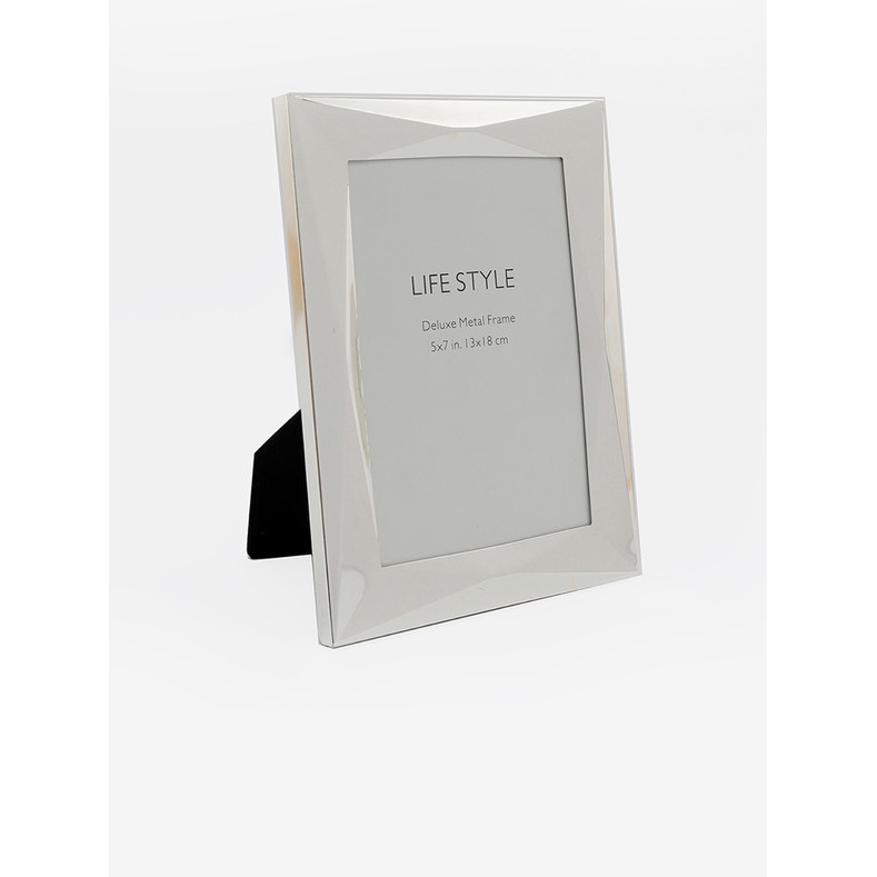 Photo Frame - Deluxe Silver Plated Frame 13cm x 18cm - (Lifestyle)